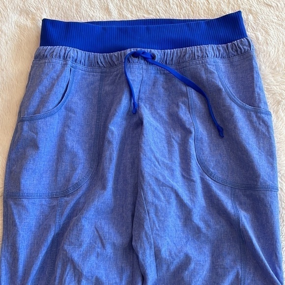 ATHLETA Cobalt Blue Allegro Drawstring Rushed Capri Pants Size 2 ? - Picture 4 of 12